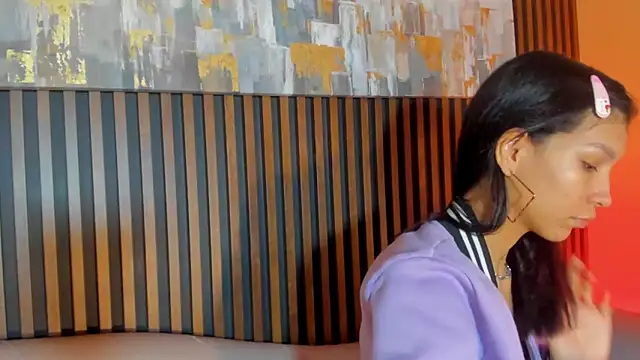 LauraAristizabal online show from 12/20/25, 12:23