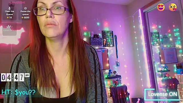 Snapshot of EmmaIsHere chatting on 12/12/24, 11:47 EmmaIsHere online show from 12/12/24, 11:47
