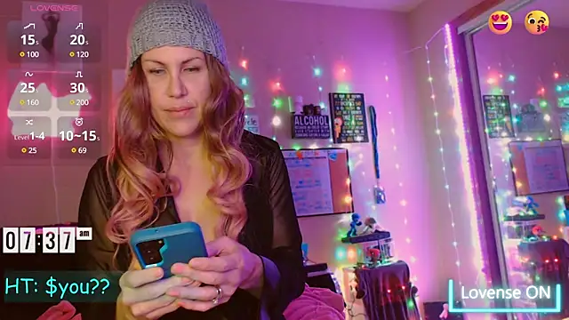 Snapshot of EmmaIsHere chatting on 12/15/24, 02:37 EmmaIsHere online show from 12/15/24, 02:37