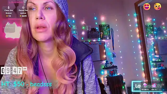 Snapshot of EmmaIsHere chatting on 12/20/24, 04:46 EmmaIsHere online show from 12/20/24, 04:46