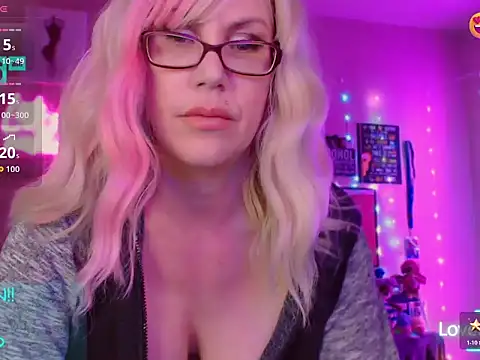 Snapshot of EmmaIsHere chatting on 02/04/26, 02:23 EmmaIsHere online show from 02/04/26, 02:23