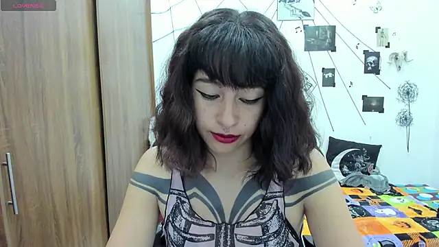 yunkodolly666 online show from 03/04/25, 09:00