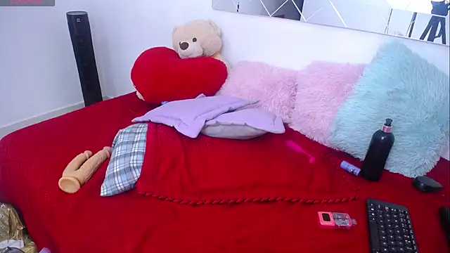 miaa-lee online show from 02/15/25, 05:51