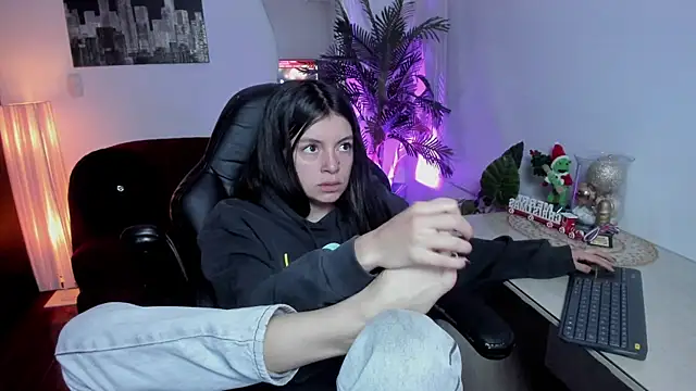 Meghan320 online show from 12/15/25, 11:47