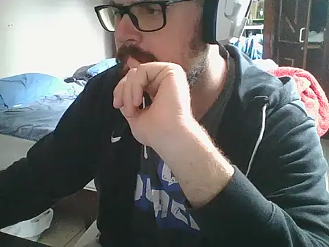 Snapshot of SuyNey chatting on 10/07/25, 02:14 SuyNey online show from 10/07/25, 02:14