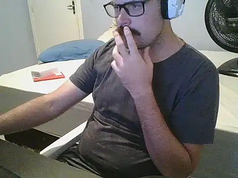 Snapshot of SuyNey chatting on 02/20/26, 05:37 SuyNey online show from 02/20/26, 05:37