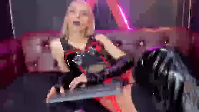 Victoria Badgal  online show from 12/18/24, 11:40