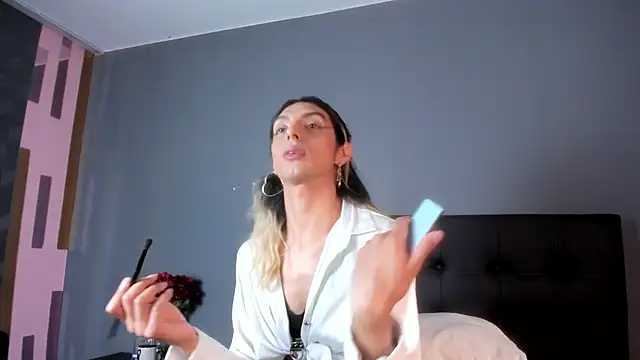 Victoria Badgal  online show from 11/19/25, 08:20