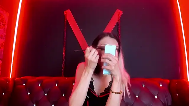 Victoria Badgal  online show from 11/21/25, 08:51