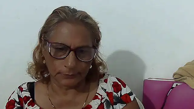 charrysexy1 online show from 04/15/26, 09:59