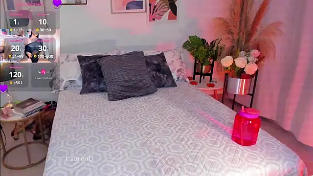 Snapshot of Misslaurenn chatting on 03/08/25, 10:34 Misslaurenn online show from 03/08/25, 10:34