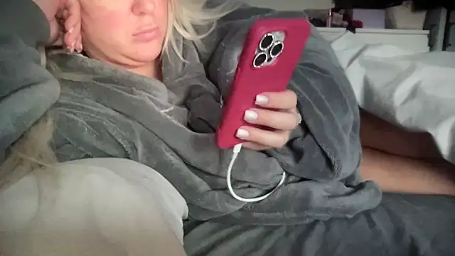 Bustyblondebabe32 online show from 03/26/26, 06:30