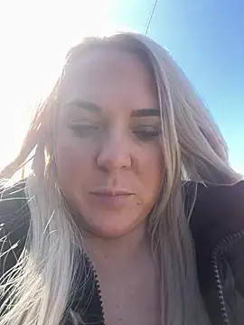 Snapshot of Bustyblondebabe32 chatting on 04/24/26, 09:12 Bustyblondebabe32 online show from 04/24/26, 09:12