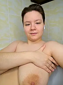 Snapshot of GoldMelissa chatting on 04/28/26, 12:32 GoldMelissa online show from 04/28/26, 12:32