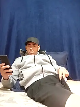 Snapshot of SEBASTHIAN chatting on 04/12/26, 03:11 SEBASTHIAN online show from 04/12/26, 03:11