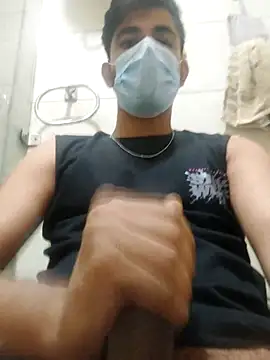 Snapshot of bigdickfuckuu chatting on 09/29/25, 05:40 bigdickfuckuu online show from 09/29/25, 05:40