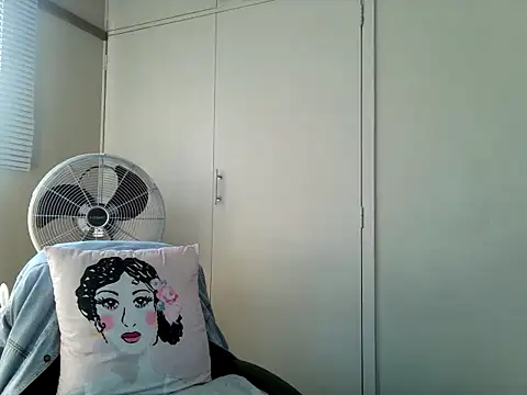Snapshot of Charlie-Crawford chatting on 05/11/26, 02:45 Charlie-Crawford online show from 05/11/26, 02:45