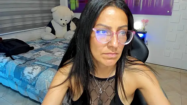 Snapshot of alma_blue chatting on 05/19/26, 10:38 alma blue online show from 05/19/26, 10:38