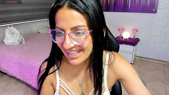 Snapshot of alma_blue chatting on 06/03/26, 11:21 alma blue online show from 06/03/26, 11:21