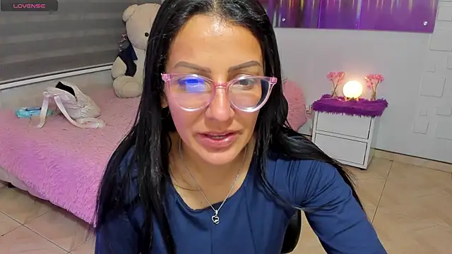 Snapshot of alma_blue chatting on 06/04/26, 11:55 alma blue online show from 06/04/26, 11:55
