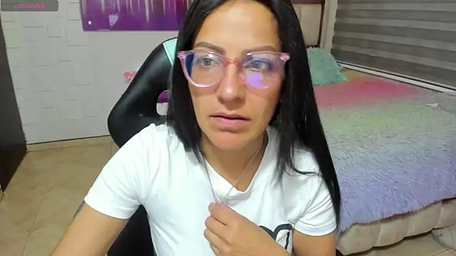 Snapshot of alma_blue chatting on 07/30/26, 10:42 alma blue online show from 07/30/26, 10:42