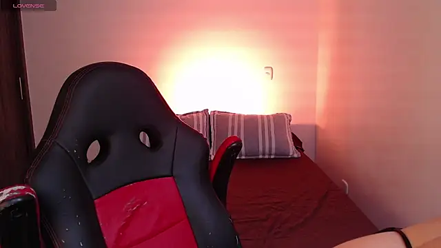 Snapshot of amyharlow_1 chatting on 01/11/25, 04:46 amyharlow 1 online show from 01/11/25, 04:46