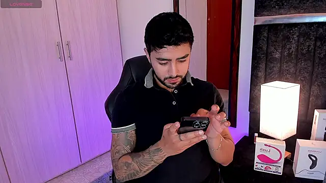 ItsMeEros online show from 01/28/25, 08:47