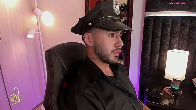 ItsMeEros online show from 10/19/25, 09:04