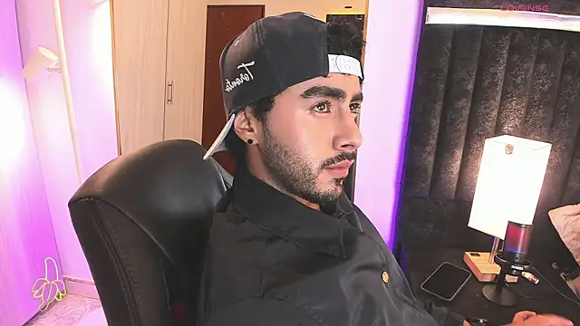 ItsMeEros online show from 04/12/26, 10:26