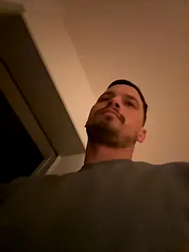 Jonkitzler1 online show from 12/04/25, 04:27