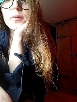Snapshot of dolcehelena993 chatting on 01/19/25, 01:22 dolcehelena993 online show from 01/19/25, 01:22