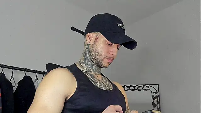  jamesleandros1 online show from 10/24/25, 03:36