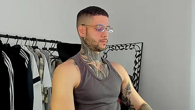  jamesleandros1 online show from 11/26/25, 04:41