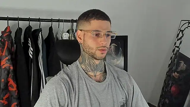  jamesleandros1 online show from 12/16/25, 09:09