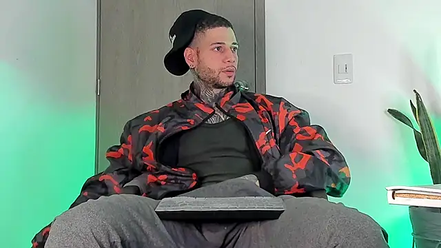  jamesleandros1 online show from 02/24/26, 02:31