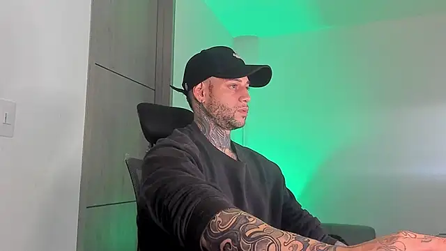  jamesleandros1 online show from 05/09/26, 03:45