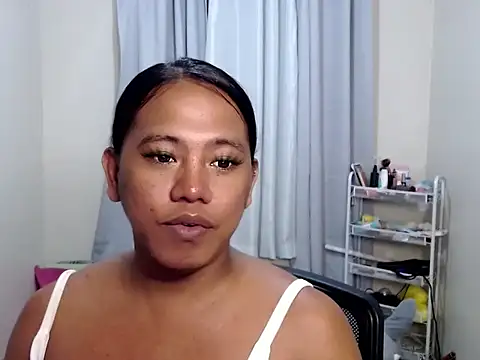 Snapshot of Cristinelicious chatting on 06/22/26, 01:52 Cristinelicious online show from 06/22/26, 01:52