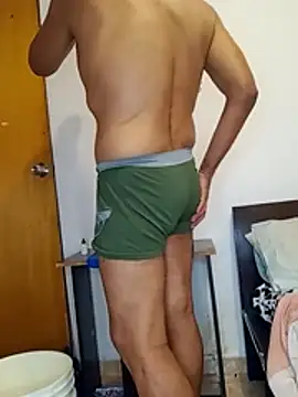 Snapshot of Daddy1972 chatting on 01/03/25, 10:08 Daddy1972 online show from 01/03/25, 10:08