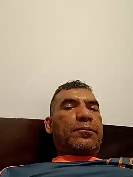 Snapshot of Daddy1972 chatting on 01/04/25, 11:38 Daddy1972 online show from 01/04/25, 11:38