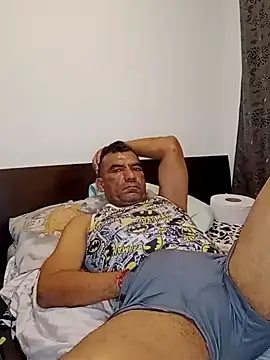 Snapshot of Daddy1972 chatting on 01/08/25, 12:28 Daddy1972 online show from 01/08/25, 12:28