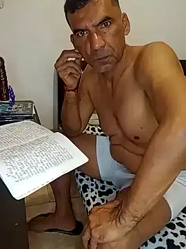 Snapshot of Daddy1972 chatting on 02/05/25, 01:22 Daddy1972 online show from 02/05/25, 01:22