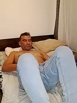 Snapshot of Daddy1972 chatting on 02/13/25, 08:03 Daddy1972 online show from 02/13/25, 08:03