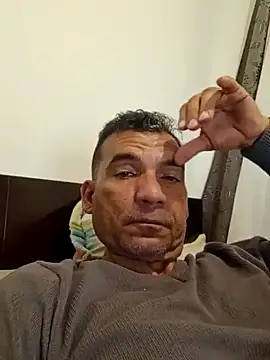 Snapshot of Daddy1972 chatting on 02/14/25, 03:22 Daddy1972 online show from 02/14/25, 03:22