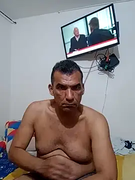 Snapshot of Daddy1972 chatting on 09/20/25, 11:33 Daddy1972 online show from 09/20/25, 11:33