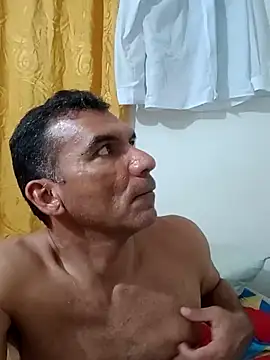 Snapshot of Daddy1972 chatting on 09/28/25, 03:56 Daddy1972 online show from 09/28/25, 03:56