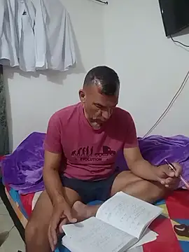 Snapshot of Daddy1972 chatting on 10/28/25, 09:24 Daddy1972 online show from 10/28/25, 09:24