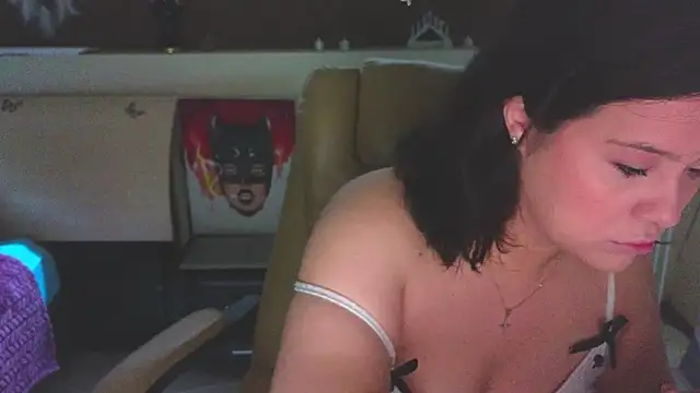 Snapshot of Malika_uAngel chatting on 10/22/25, 01:39 Malika uAngel online show from 10/22/25, 01:39