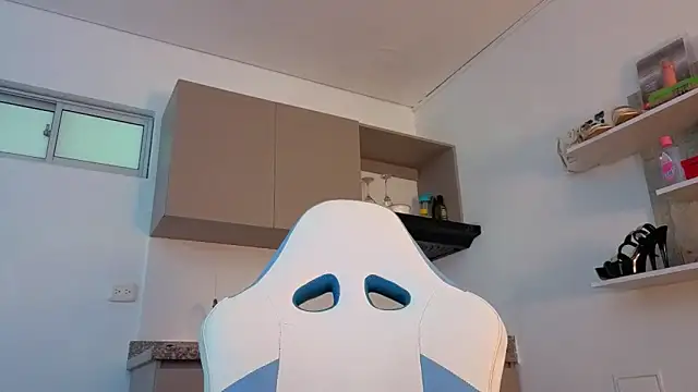 PIA STONE online show from 11/24/25, 07:57