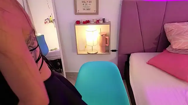 PIA STONE online show from 02/03/26, 08:25