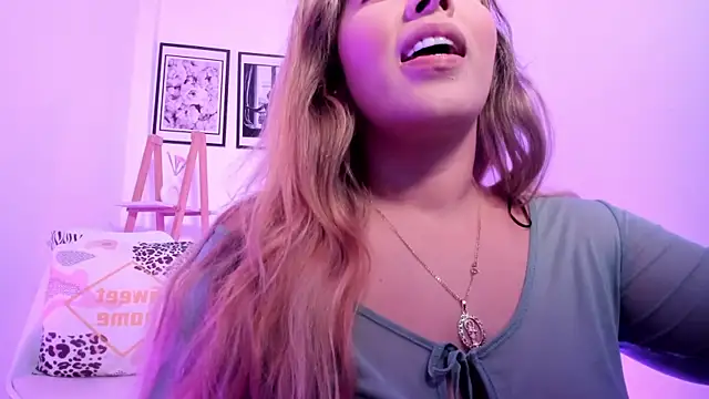sofihill01 online show from 05/23/26, 07:56